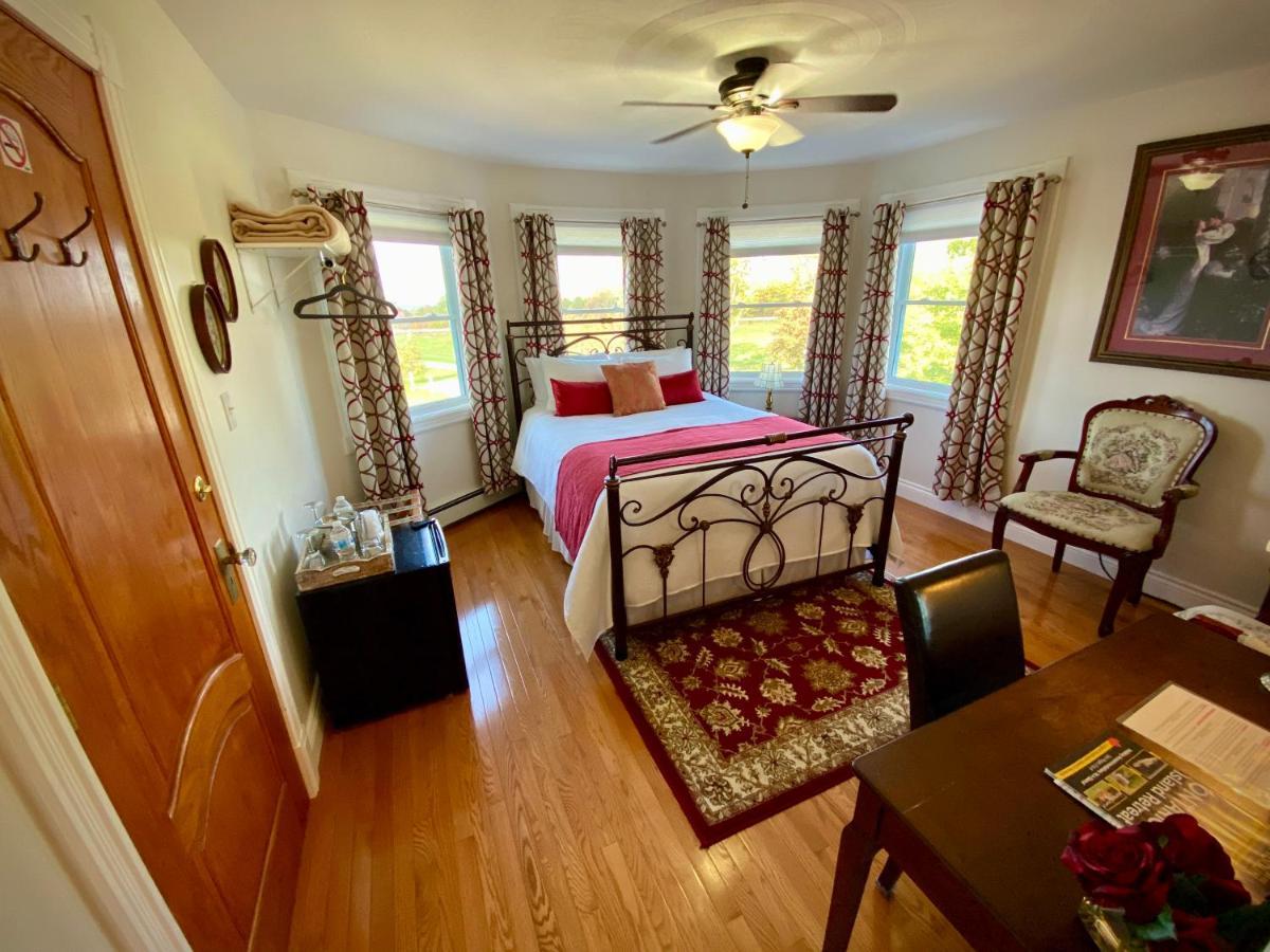 Twin Peaks B&B Mindemoya Номер фото