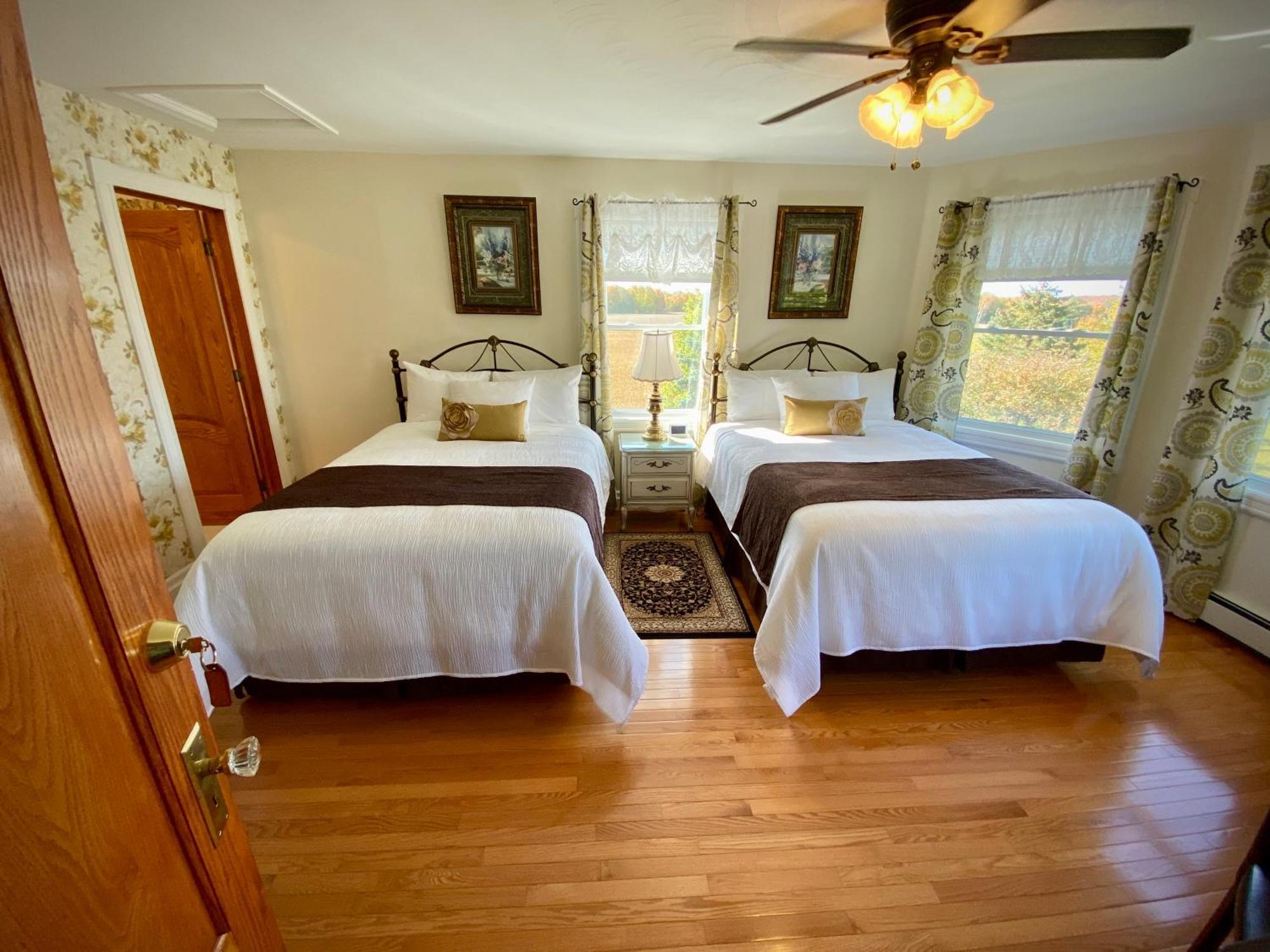 Twin Peaks B&B Mindemoya Номер фото
